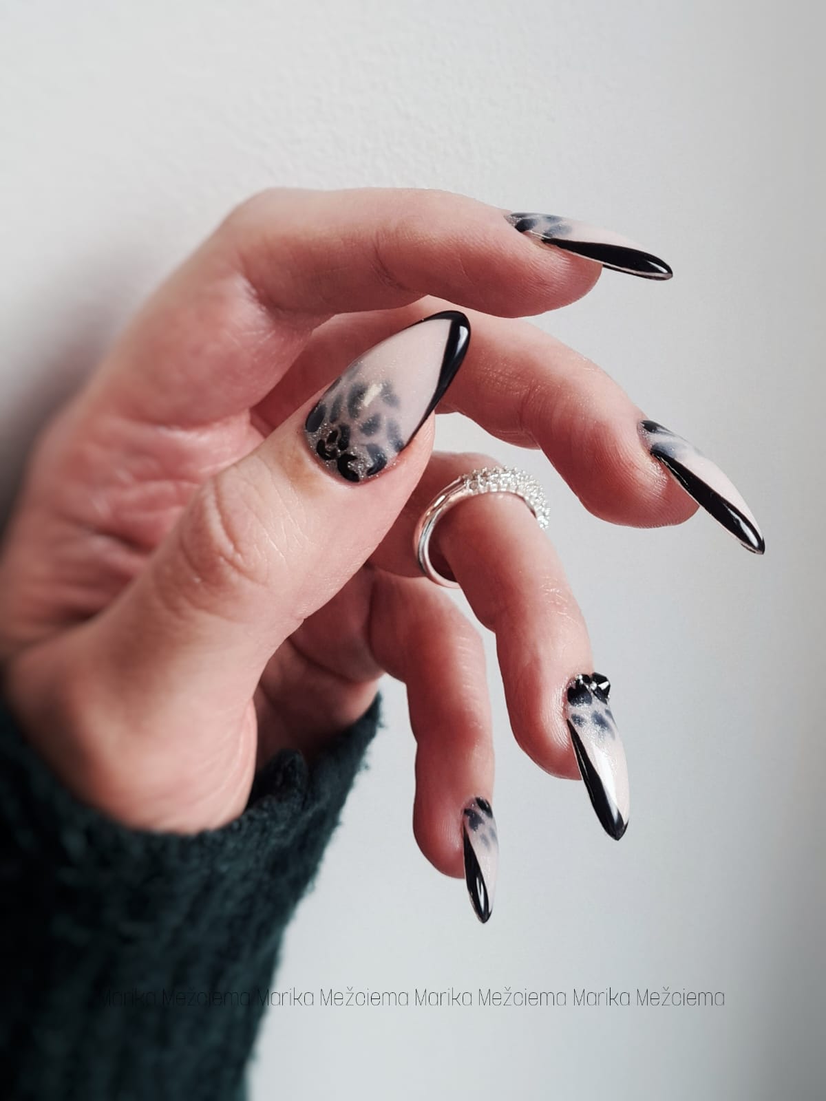 Põhjalik juhend: Geelküünelakkide alus- ja pealislakkide kasutamine